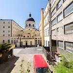 Old Town Vakat 1-Bedroom Modern Apartment