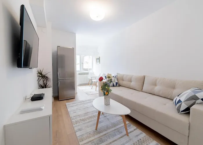 Old Town Vakat 1-Bedroom Modern Apartment
